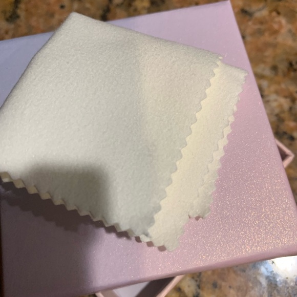 Absolutely stunning  Cubic Zirconia Studs Earrings | 18K Rose Gold , rare - Picture 8 of 8